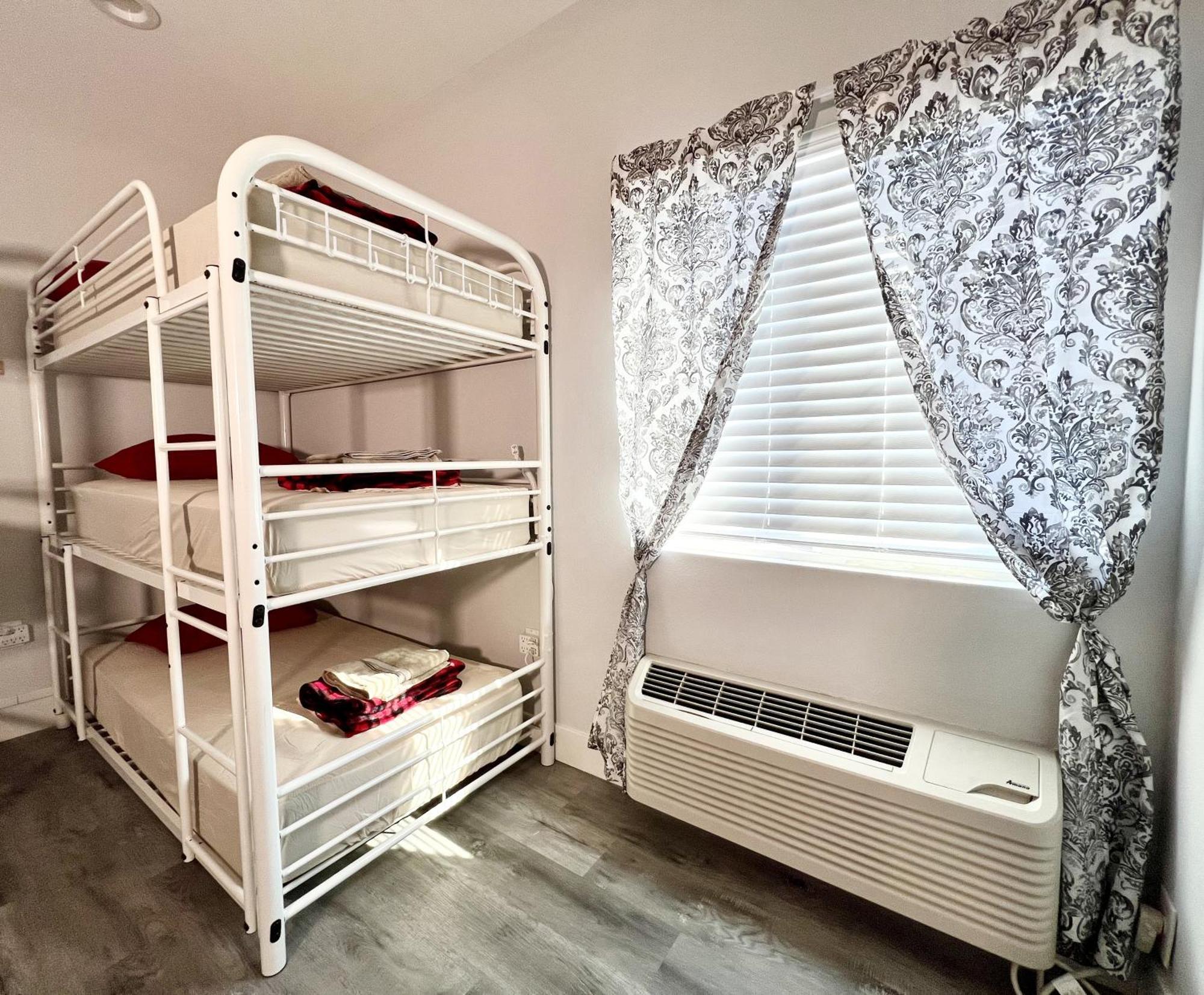 Fruit Hostel Лос-Анджелес Экстерьер фото